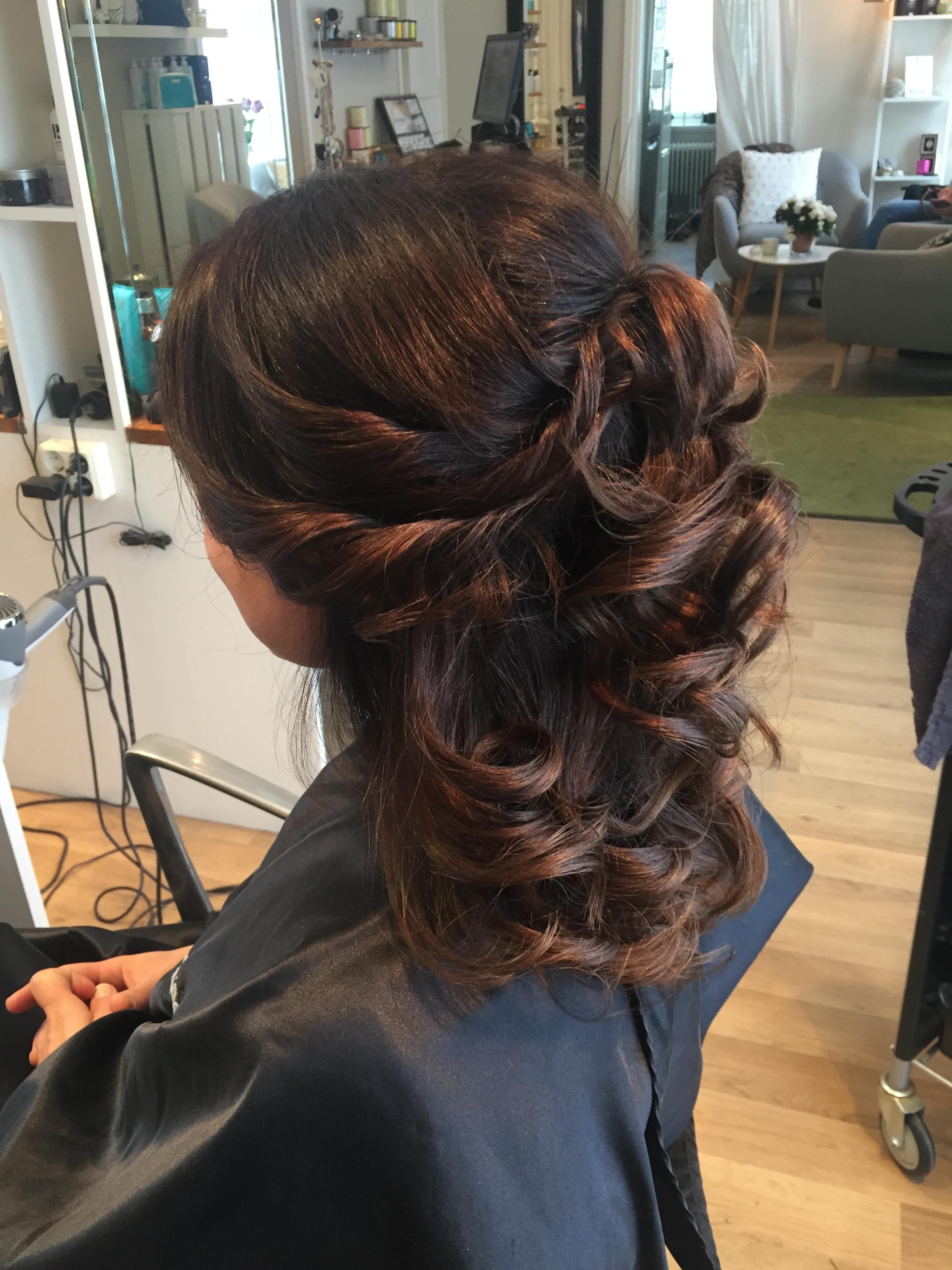 Bra frisör färgning hår Sollentuna